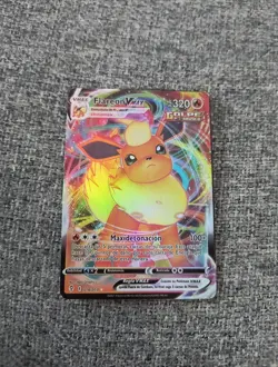 Pokemon TCG Flareon VMAX Evolving Skies Holo Ultra Rare Card 018/203 - Image 1