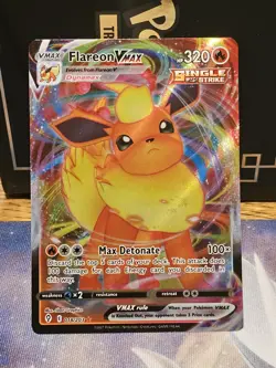 Pokemon TCG Flareon VMAX Evolving Skies Holo Ultra Rare Card 018/203 NM - Image 1