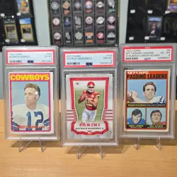 PSA Slabs 3-Card Lot ROOKIE, Staubach 1972 Topps #200 Mahomes 2017 Panini RC - Image 1