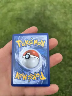 Reshiram 113/114 Celebrations: Classic Collection Holo - Image 2