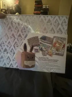 The Pokemon Company Prismatic Evolutions Super-Premium Collection Box Eevee 2025 - Image 2