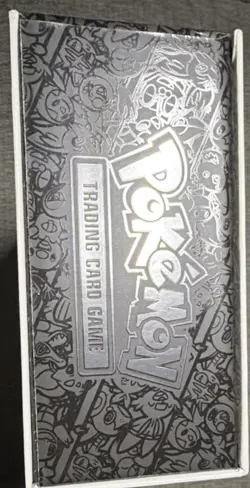 Pokemon TCG 25th Anniversary Train On Storage Box and pin Pikachu Black/Gold eng - Image 4