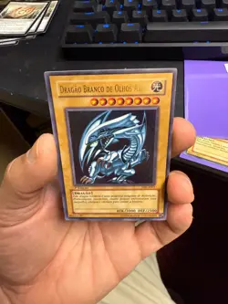 YuGioh Dragao Branco de Olhos Azuis NM (1st Edition) DIK-P001 Ultra Rare Card - Image 4