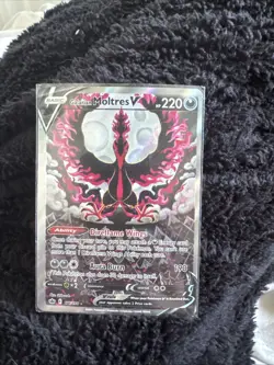 Pokemon Card Galarian Moltres V Alt Art Chilling Reign 177/198 Alt Art NM - Image 1