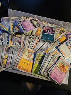 Paldean Fates Bulk Lot 600 Common/Uncommon/Trainer/Reverse/Rare Pokemon - Image 1