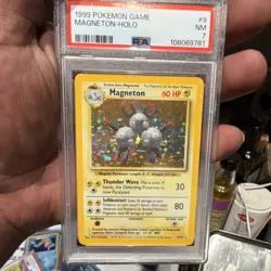 Wizards of the Coast Pokemon TCG Magneton 9/102 Base Set Holo PSA 7 1999 - Image 1