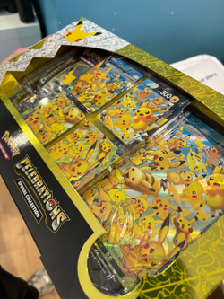 Pokemon TCG 25th Celebrations Pikachu v Union Special Collection Box Sealed 820650809156 - Image 2