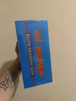 Sword and Shield Base Set ETB Elite Trainer Box Zamazenta Pokemon TCG Sealed - Image 4