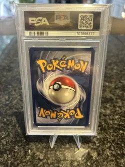 PSA Grade 8 1999 Pokemon Fossil Hitmonlee Holo 1st Edition 7/62 - Image 3