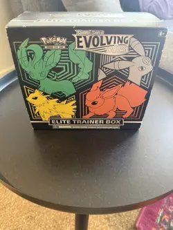 Pokemon TCG: Sword & Shield-Evolving Skies Elite Trainer Box - Image 1