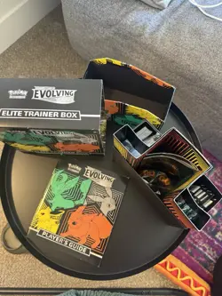 Pokemon TCG: Sword & Shield-Evolving Skies Elite Trainer Box - Image 2