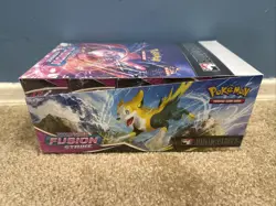 Pokemon TCG: Sword & Shield - Fusion Strike Build and Battle (Display Box of 10) 820650819308 - Image 4