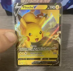 Pikachu V 043/185 NM Vivid Voltage Ultra Rare Holo Near Mint 43/185 Pokemon Card - Image 2