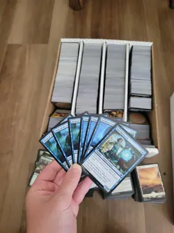 Wizards of the Coast MTG 2500+ Mixed Card Lot w/ 4-Row Storage Box - Image 5