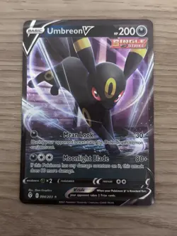 Umbreon V 094/203 Evolving Skies Pokemon English Holo Rare Single Strike LP - Image 1