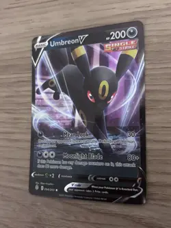 Umbreon V 094/203 Evolving Skies Pokemon English Holo Rare Single Strike LP - Image 2