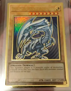 YuGiOh! Card "Blue-Eyes White Dragon" - Maximum Gold 1st Edition NM - MAGO-EN001 - Image 2