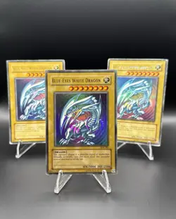 Yu-Gi-Oh 3x Blue-Eyes White Dragon SDK-001 Ultra Rare Unlimited HP/ Damaged - Image 1