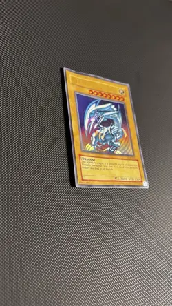 Konami Yu-Gi-Oh! Blue-Eyes White Dragon SDK-001 Ultra Rare Holo, Damaged - Image 3