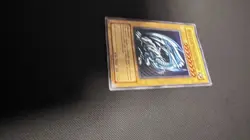 Konami Yu-Gi-Oh! Blue-Eyes White Dragon SDK-001 Ultra Rare Holo, Damaged - Image 5