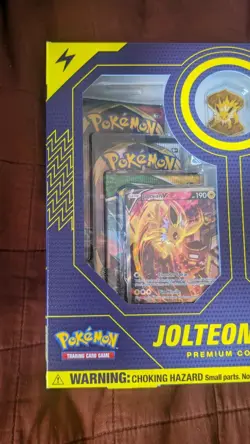 JOLTEON VMAX ⚡ Premium Collection Box Pokemon TCG Sealed - Image 4