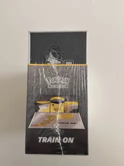 Pokemon TCG Celebrations Ultra-Premium Collection Box - 25th Anniversary - Image 3