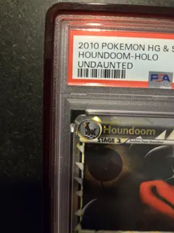 2010 POKEMON HEARTGOLD & SOULSILVER UNDAUNTED #82 HOUNDOOM-HOLO PSA 7 SWIRL*** - Image 3