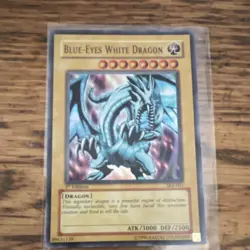 Konami Yu-Gi-Oh! Blue-Eyes White Dragon SDK-001 1st Ed Ultra Rare Eng 3000/2500 - Image 1