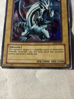 Yu-Gi-Oh! Blue Eyes White Dragon Hologram Foil Vintage ( LOB-E001 ) - Image 2