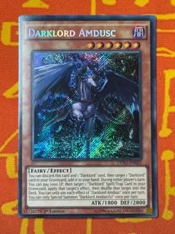 YUGIOH DARKLORD AMDUSC SECRET RARE 1ST EDITION NM DESO-EN033 - Image 1