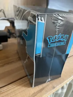 Pokemon TCG Scarlet & Violet Black Bolt Elite Trainer Box ETB small rip on seal - Image 4