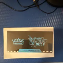 Pokemon TCG Scarlet & Violet—Black Bolt Elite Trainer Box, English 6+ (1) - Image 2