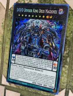YuGiOh D/D/D DEVISER KING DEUS MACHINEX Prismatic Secret Rare MP23-EN023 - Image 1