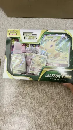 Pokemon TCG Leafeon V Star (x2) and Glaceon V Star (x2) Special Collection Boxes - Image 2