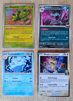 Lot De 4 Cartes Pokemon, dont 1 Holo et 1 Argentee - Image 1