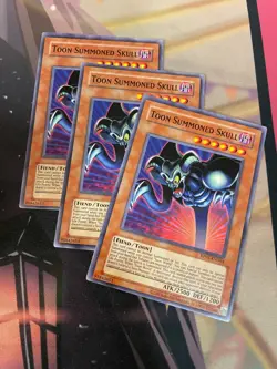 YUGIOH - TOON SUMMONED SKULL X3 - RP01 - NM - COMMON - Image 1