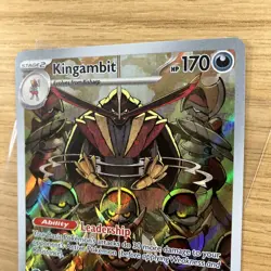 Kingambit 220/198 Scarlet & Violet Illustration Rare Pokemon Card Pack Fresh MT - Image 4