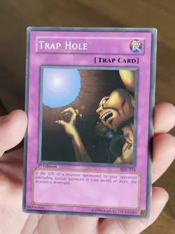YuGiOh Trap Hole SDK-033 Common 1st Edition LP - Image 1