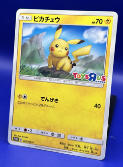 2018 Japanese Pokemon Card Pikachu Toys"R"Us Promo 2018 262/SM-P LP - Image 3