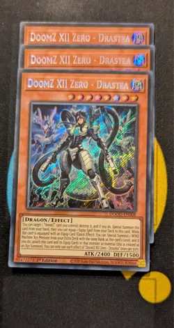 DOOD-EN008 DoomZ XII Zero - Drastea x3 Secret Rare 1st Ed YuGiOh Playset - Image 1