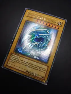 YUGIOH 2003 | BLUE-EYES W. DRAGON | SDK-G001 | 1ST EDT | GERMAN | VG-EX (MP) - Image 3