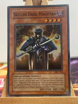 Erfahrener Dunkler Magier MFC-065 Super Rare Englisch NM YUGIOH - Image 1