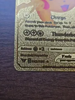 2020 PIKACHU V CHARGE THUNDERBOLT GOLD CARD 43/185 - Image 2