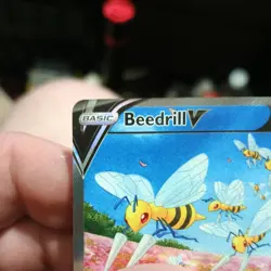 2022 Beedrill V 161/189 Swsh10: Astral Radiance - Image 4