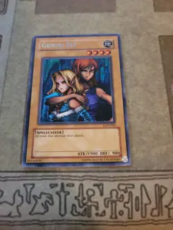 YUGIOH GEMINI ELF LON-000 SECRET UNLIMITED ED NM BLEED HOLO EFFECT - Image 4