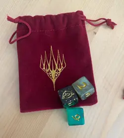 Magic the Gathering Lord of the Rings Velvet Pouch with three dice - Image 1