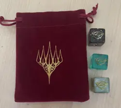 Magic the Gathering Lord of the Rings Velvet Pouch with three dice - Image 2