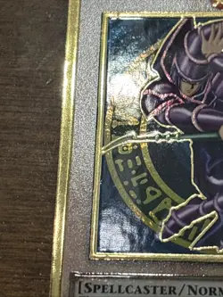 Dark Magician MAGO-EN002 Maximum Gold 1st Edition Premium Gold Rare LP - Image 3