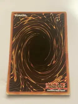 YUGIOH BLUE-EYES WHITE DRAGON SDK-001 ULTRA RARE HOLO - Image 2