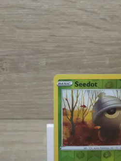 Seedot 010/185 Reverse Holo Vivid Voltage Pokemon TCG Card - Image 2